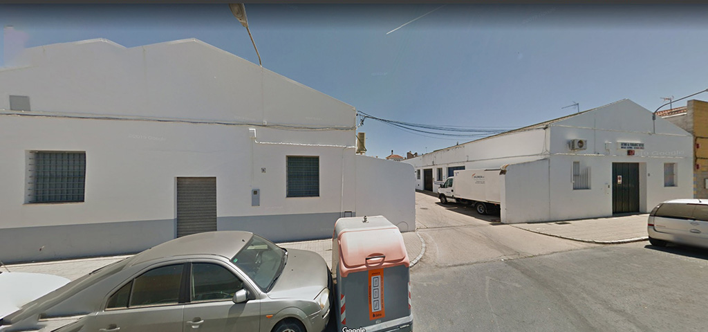 12 NAVES INDUSTRIALES CALLE GIBRALEON AYAMONTE